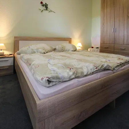 Doppelhaushaelfte, Plau Am *